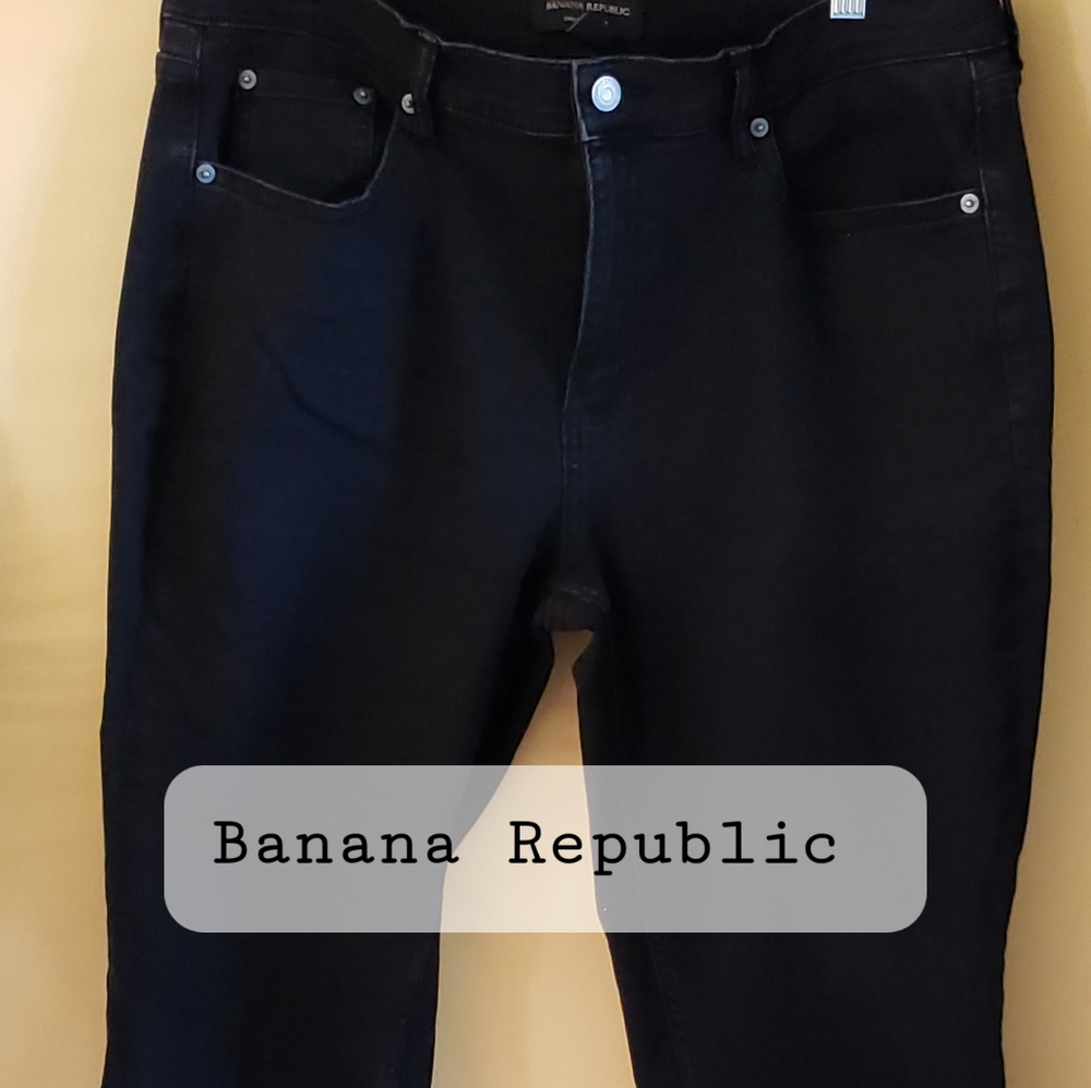 Banana Republic Petite black denim is denim cuffed capri